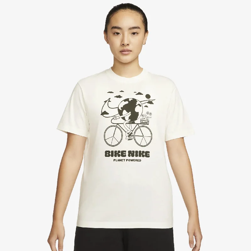 Nike | WMN'S SPORTSWEAR EARTH DAY T-SHIRT  { SAIL